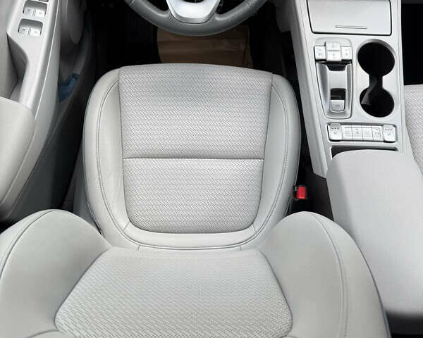 Білий Хендай Kona, об'ємом двигуна 0 л та пробігом 125 тис. км за 16999 $, фото 23 на Automoto.ua