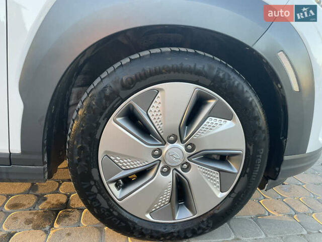 Белый Хендай Kona, объемом двигателя 0 л и пробегом 112 тыс. км за 18000 $, фото 7 на Automoto.ua