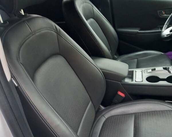 Білий Хендай Kona, об'ємом двигуна 0 л та пробігом 93 тис. км за 18950 $, фото 40 на Automoto.ua