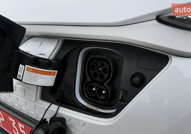 Белый Хендай Kona, объемом двигателя 0 л и пробегом 70 тыс. км за 16950 $, фото 68 на Automoto.ua