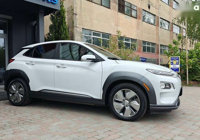 Білий Хендай Kona, об'ємом двигуна 0 л та пробігом 33 тис. км за 19999 $, фото 4 на Automoto.ua