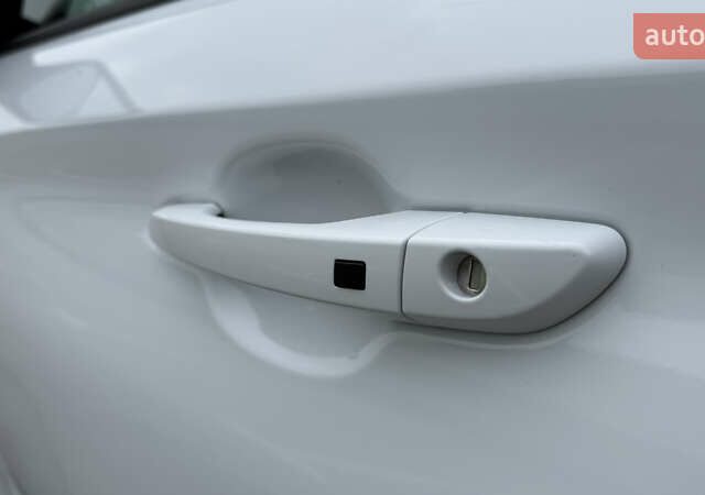 Белый Хендай Kona, объемом двигателя 0 л и пробегом 70 тыс. км за 16950 $, фото 66 на Automoto.ua