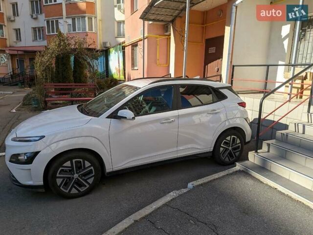 Білий Хендай Kona, об'ємом двигуна 0 л та пробігом 98 тис. км за 19000 $, фото 26 на Automoto.ua