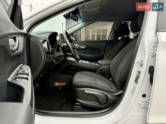 Белый Хендай Kona, объемом двигателя 0 л и пробегом 115 тыс. км за 17250 $, фото 46 на Automoto.ua