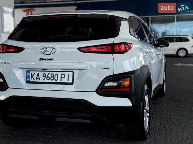 Белый Хендай Kona, объемом двигателя 2 л и пробегом 115 тыс. км за 15700 $, фото 6 на Automoto.ua
