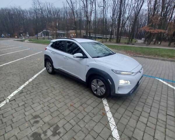 Білий Хендай Kona, об'ємом двигуна 0 л та пробігом 93 тис. км за 18950 $, фото 22 на Automoto.ua