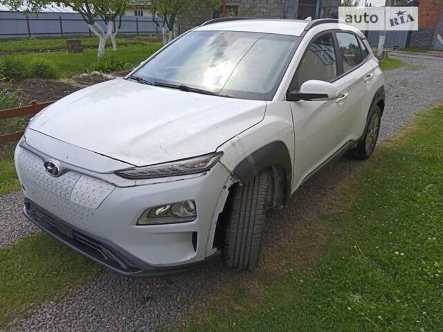 Білий Хендай Kona, об'ємом двигуна 0 л та пробігом 74 тис. км за 13700 $, фото 2 на Automoto.ua