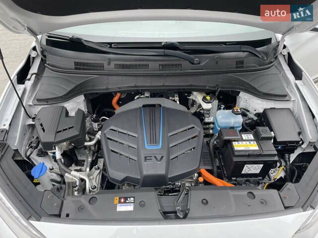 Білий Хендай Kona, об'ємом двигуна 0 л та пробігом 110 тис. км за 17300 $, фото 49 на Automoto.ua