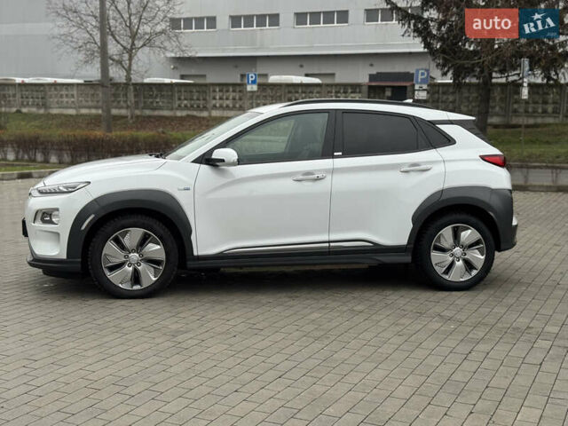 Білий Хендай Kona, об'ємом двигуна 0 л та пробігом 82 тис. км за 18500 $, фото 18 на Automoto.ua