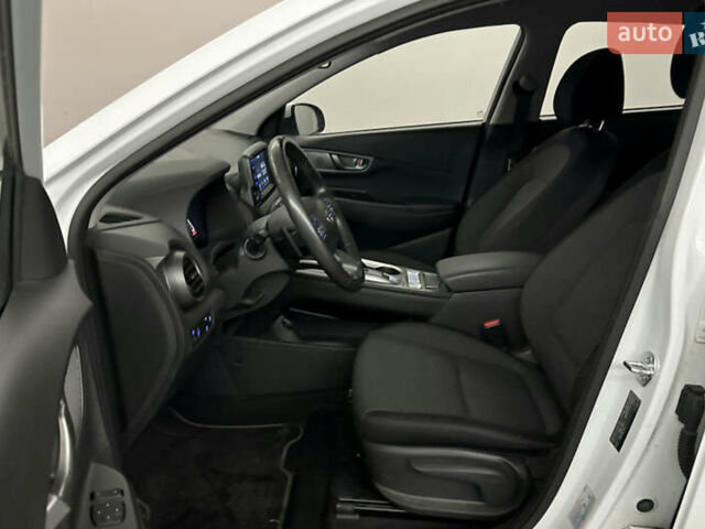 Білий Хендай Kona, об'ємом двигуна 0 л та пробігом 36 тис. км за 14710 $, фото 7 на Automoto.ua