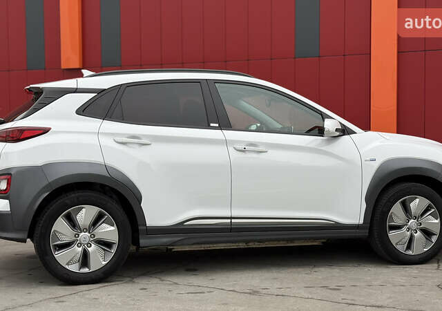 Белый Хендай Kona, объемом двигателя 0 л и пробегом 70 тыс. км за 16950 $, фото 14 на Automoto.ua