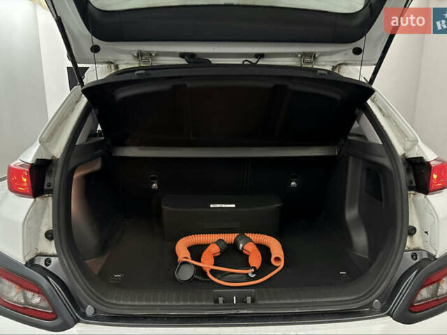 Білий Хендай Kona, об'ємом двигуна 0 л та пробігом 36 тис. км за 14710 $, фото 4 на Automoto.ua