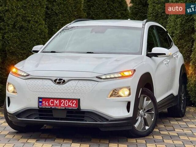 Белый Хендай Kona, объемом двигателя 0 л и пробегом 70 тыс. км за 17700 $, фото 2 на Automoto.ua
