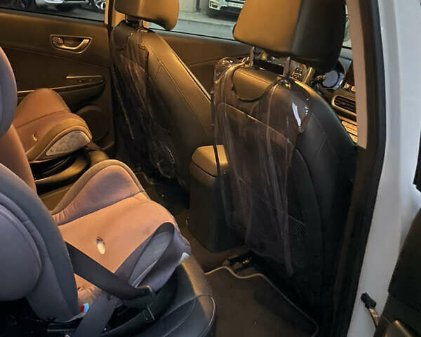 Белый Хендай Kona, объемом двигателя 0 л и пробегом 112 тыс. км за 18000 $, фото 18 на Automoto.ua