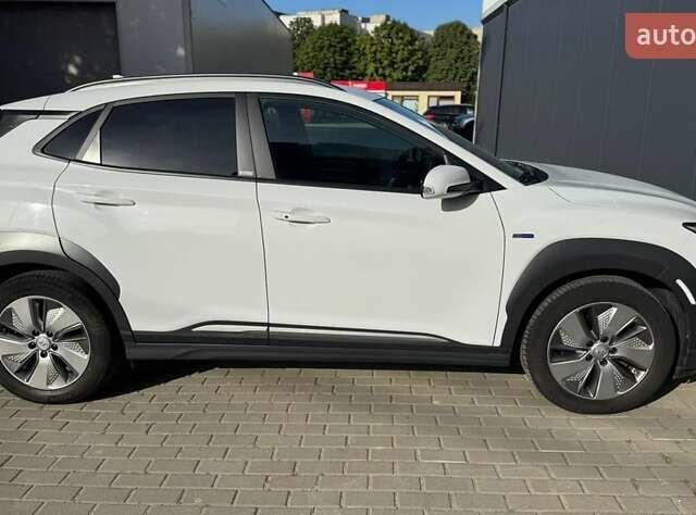 Белый Хендай Kona, объемом двигателя 0 л и пробегом 71 тыс. км за 18900 $, фото 20 на Automoto.ua