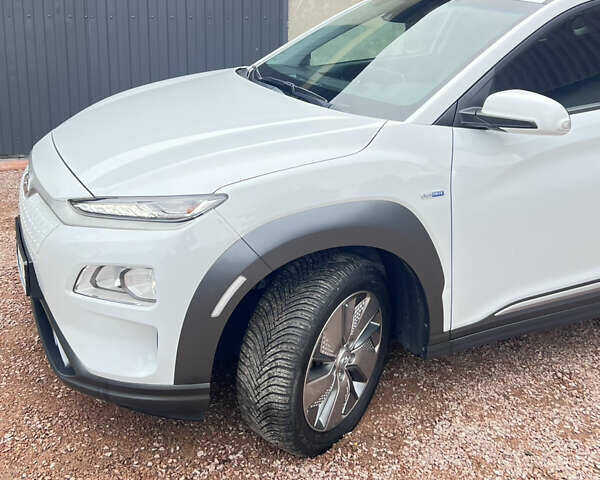 Білий Хендай Kona, об'ємом двигуна 0 л та пробігом 47 тис. км за 17300 $, фото 2 на Automoto.ua
