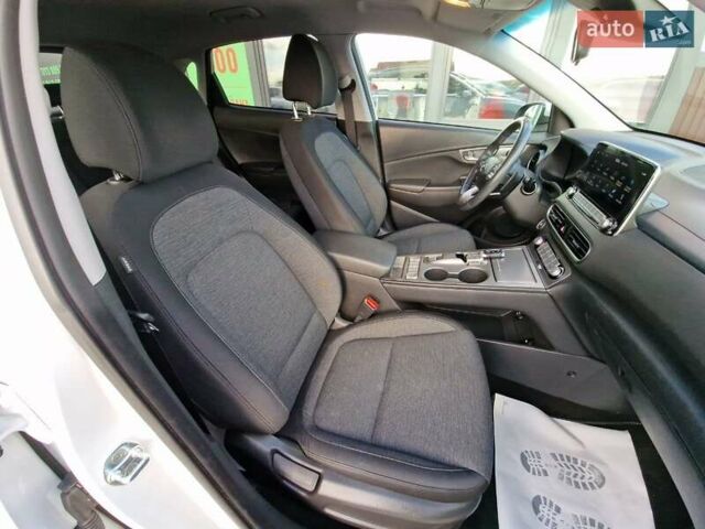 Белый Хендай Kona, объемом двигателя 0 л и пробегом 70 тыс. км за 16500 $, фото 41 на Automoto.ua