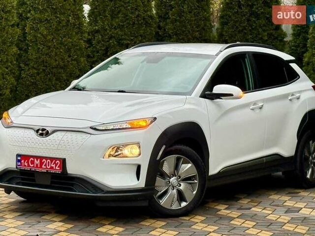 Белый Хендай Kona, объемом двигателя 0 л и пробегом 70 тыс. км за 17700 $, фото 3 на Automoto.ua