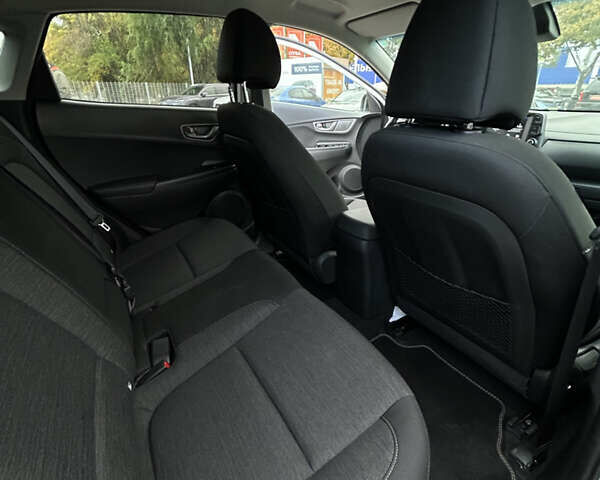 Хендай Kona 2020 в Днепре (Днепропетровске) на Automoto.ua Белый Хендай Kona, объемом двигателя 0 л и пробегом 57 тыс. км за 14900 $, фото 13 на Automoto.ua