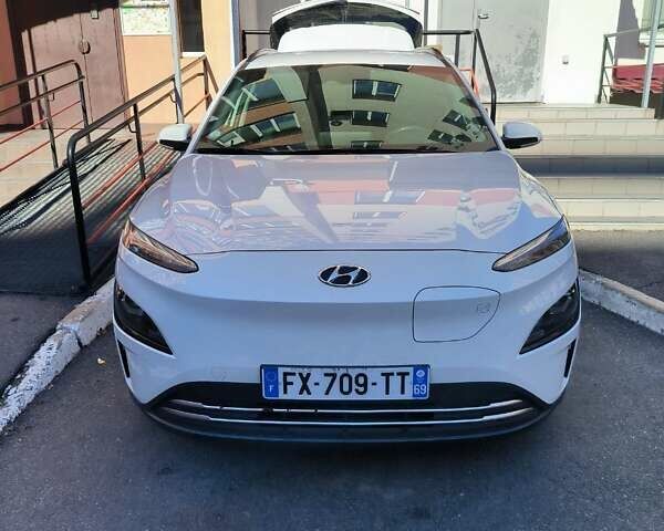 Білий Хендай Kona, об'ємом двигуна 0 л та пробігом 98 тис. км за 19000 $, фото 27 на Automoto.ua