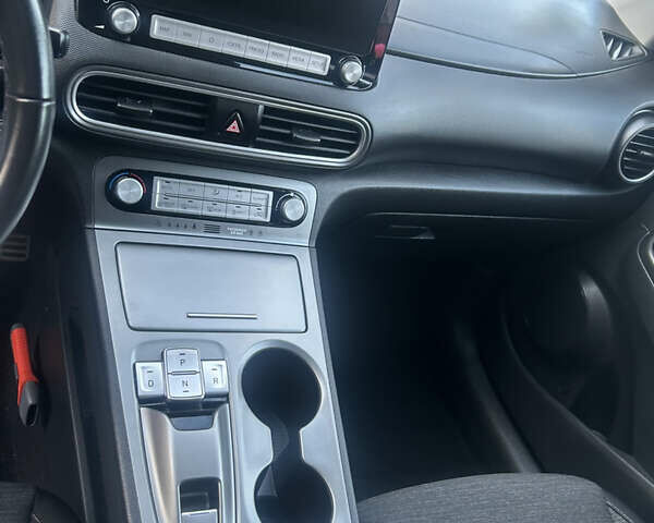 Белый Хендай Kona, объемом двигателя 0 л и пробегом 109 тыс. км за 16396 $, фото 15 на Automoto.ua