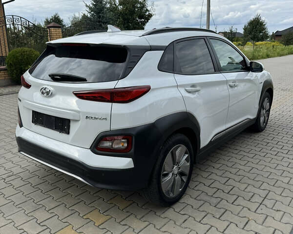 Білий Хендай Kona, об'ємом двигуна 0 л та пробігом 120 тис. км за 16700 $, фото 2 на Automoto.ua