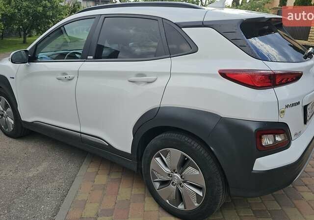 Білий Хендай Kona, об'ємом двигуна 0 л та пробігом 43 тис. км за 18350 $, фото 3 на Automoto.ua