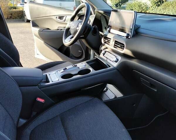 Білий Хендай Kona, об'ємом двигуна 0 л та пробігом 149 тис. км за 17000 $, фото 11 на Automoto.ua
