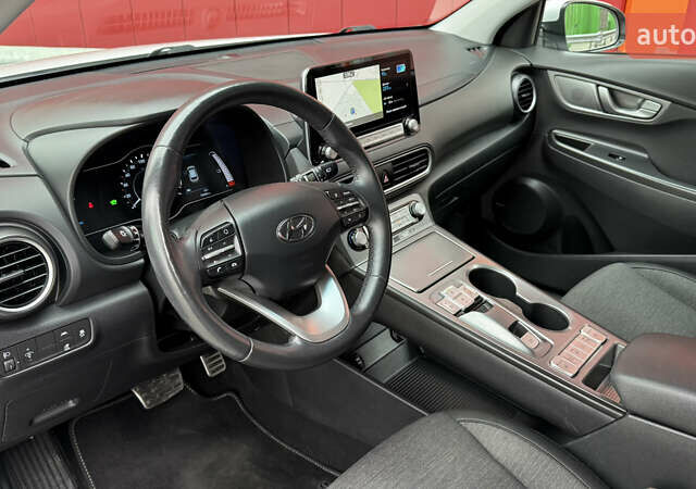 Белый Хендай Kona, объемом двигателя 0 л и пробегом 70 тыс. км за 16950 $, фото 26 на Automoto.ua