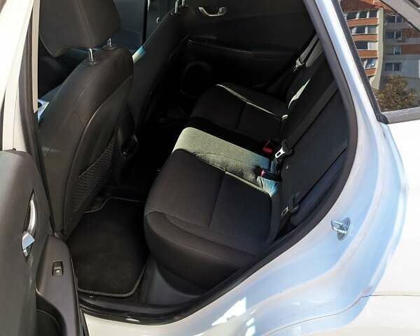 Білий Хендай Kona, об'ємом двигуна 0 л та пробігом 98 тис. км за 19000 $, фото 15 на Automoto.ua