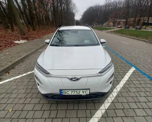 Білий Хендай Kona, об'ємом двигуна 0 л та пробігом 93 тис. км за 18950 $, фото 76 на Automoto.ua