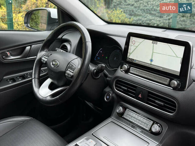 Білий Хендай Kona, об'ємом двигуна 0 л та пробігом 95 тис. км за 18150 $, фото 88 на Automoto.ua