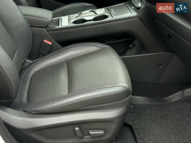 Білий Хендай Kona, об'ємом двигуна 0 л та пробігом 95 тис. км за 18150 $, фото 84 на Automoto.ua