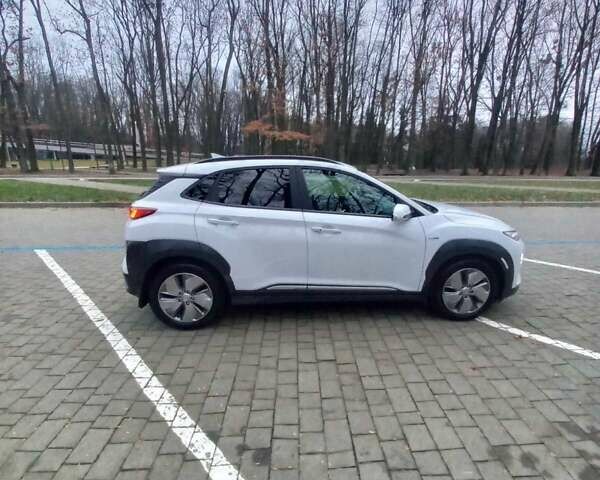 Білий Хендай Kona, об'ємом двигуна 0 л та пробігом 93 тис. км за 18950 $, фото 21 на Automoto.ua