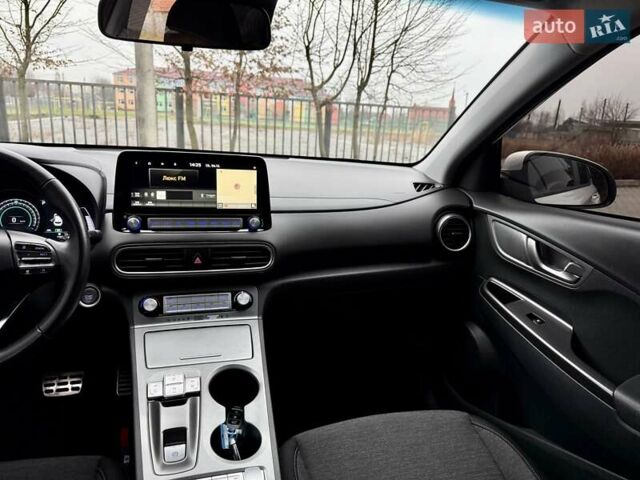 Белый Хендай Kona, объемом двигателя 0 л и пробегом 115 тыс. км за 17250 $, фото 96 на Automoto.ua