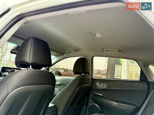 Белый Хендай Kona, объемом двигателя 0 л и пробегом 115 тыс. км за 17250 $, фото 97 на Automoto.ua