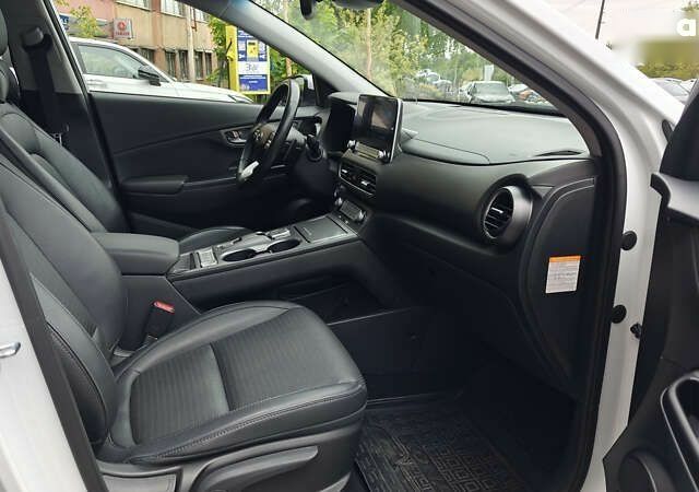 Білий Хендай Kona, об'ємом двигуна 0 л та пробігом 33 тис. км за 19999 $, фото 6 на Automoto.ua
