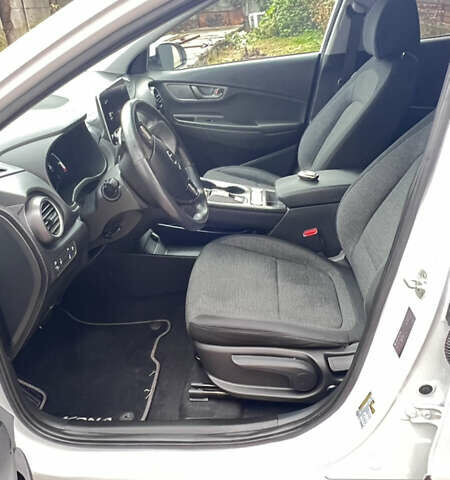 Білий Хендай Kona, об'ємом двигуна 0 л та пробігом 47 тис. км за 17300 $, фото 9 на Automoto.ua