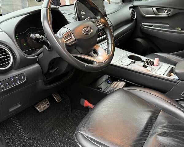 Білий Хендай Kona, об'ємом двигуна 0 л та пробігом 121 тис. км за 17500 $, фото 7 на Automoto.ua