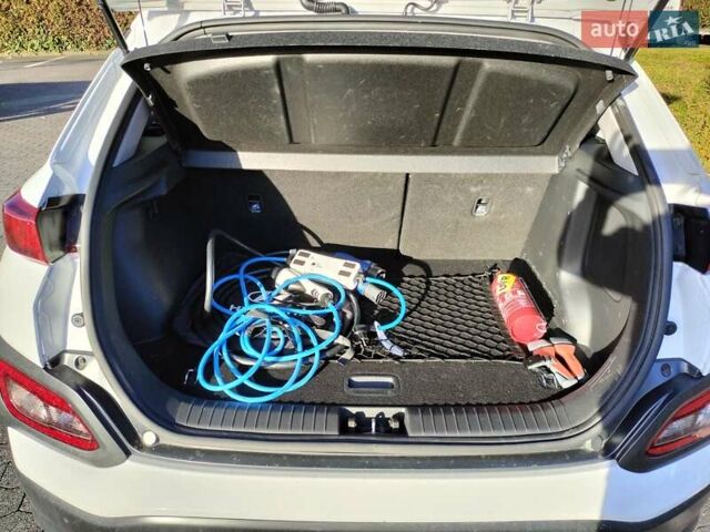 Білий Хендай Kona, об'ємом двигуна 0 л та пробігом 149 тис. км за 17000 $, фото 7 на Automoto.ua