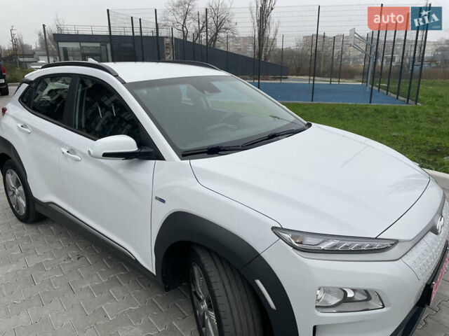 Білий Хендай Kona, об'ємом двигуна 0 л та пробігом 110 тис. км за 17300 $, фото 21 на Automoto.ua