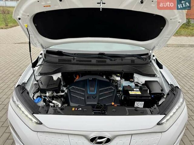 Белый Хендай Kona, объемом двигателя 0 л и пробегом 115 тыс. км за 17250 $, фото 102 на Automoto.ua