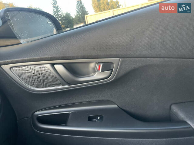 Белый Хендай Kona, объемом двигателя 0 л и пробегом 112 тыс. км за 18000 $, фото 15 на Automoto.ua