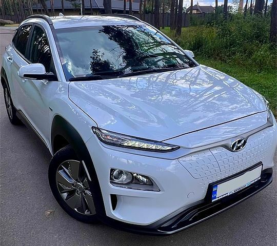 Белый Хендай Kona, объемом двигателя 80 л и пробегом 47 тыс. км за 18000 $, фото 1 на Automoto.ua