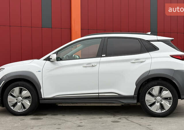 Белый Хендай Kona, объемом двигателя 0 л и пробегом 70 тыс. км за 16950 $, фото 17 на Automoto.ua