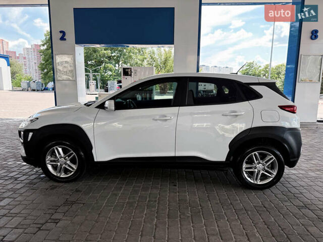 Белый Хендай Kona, объемом двигателя 2 л и пробегом 115 тыс. км за 15700 $, фото 3 на Automoto.ua
