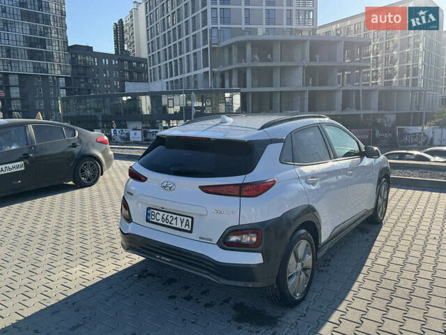 Білий Хендай Kona, об'ємом двигуна 0 л та пробігом 64 тис. км за 17500 $, фото 4 на Automoto.ua