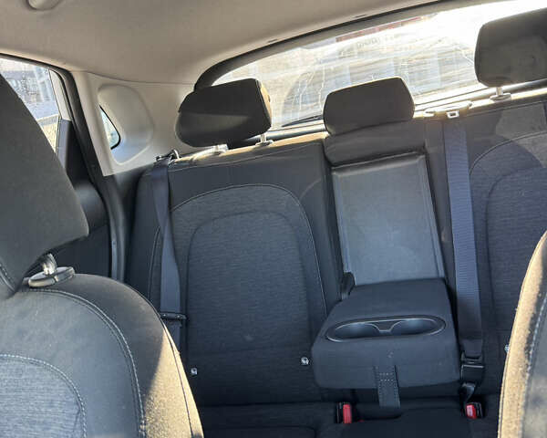 Білий Хендай Kona, об'ємом двигуна 0 л та пробігом 64 тис. км за 17500 $, фото 8 на Automoto.ua