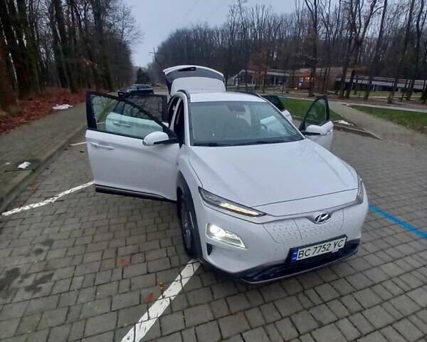 Білий Хендай Kona, об'ємом двигуна 0 л та пробігом 93 тис. км за 18950 $, фото 28 на Automoto.ua