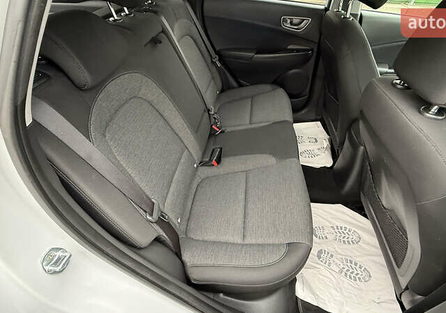 Белый Хендай Kona, объемом двигателя 0 л и пробегом 70 тыс. км за 16950 $, фото 52 на Automoto.ua